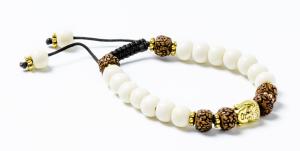 Hvidt Rudraksha armbånd med perler