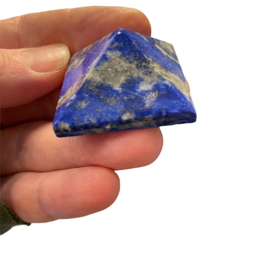 Se Lapis Lazuli pyramide hos Krystal.dk