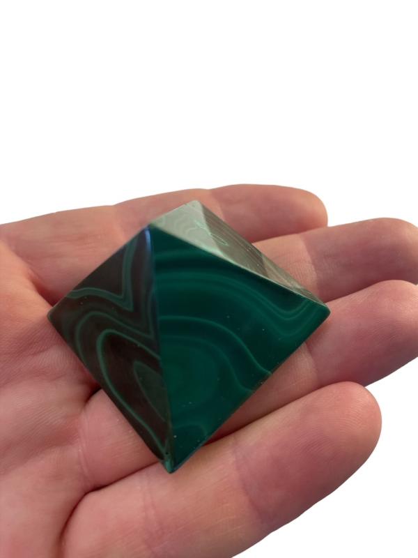 Malakit pyramide fra Zimbabwe 275 kr.-